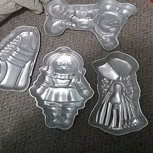 Wilton cake pans some vintage